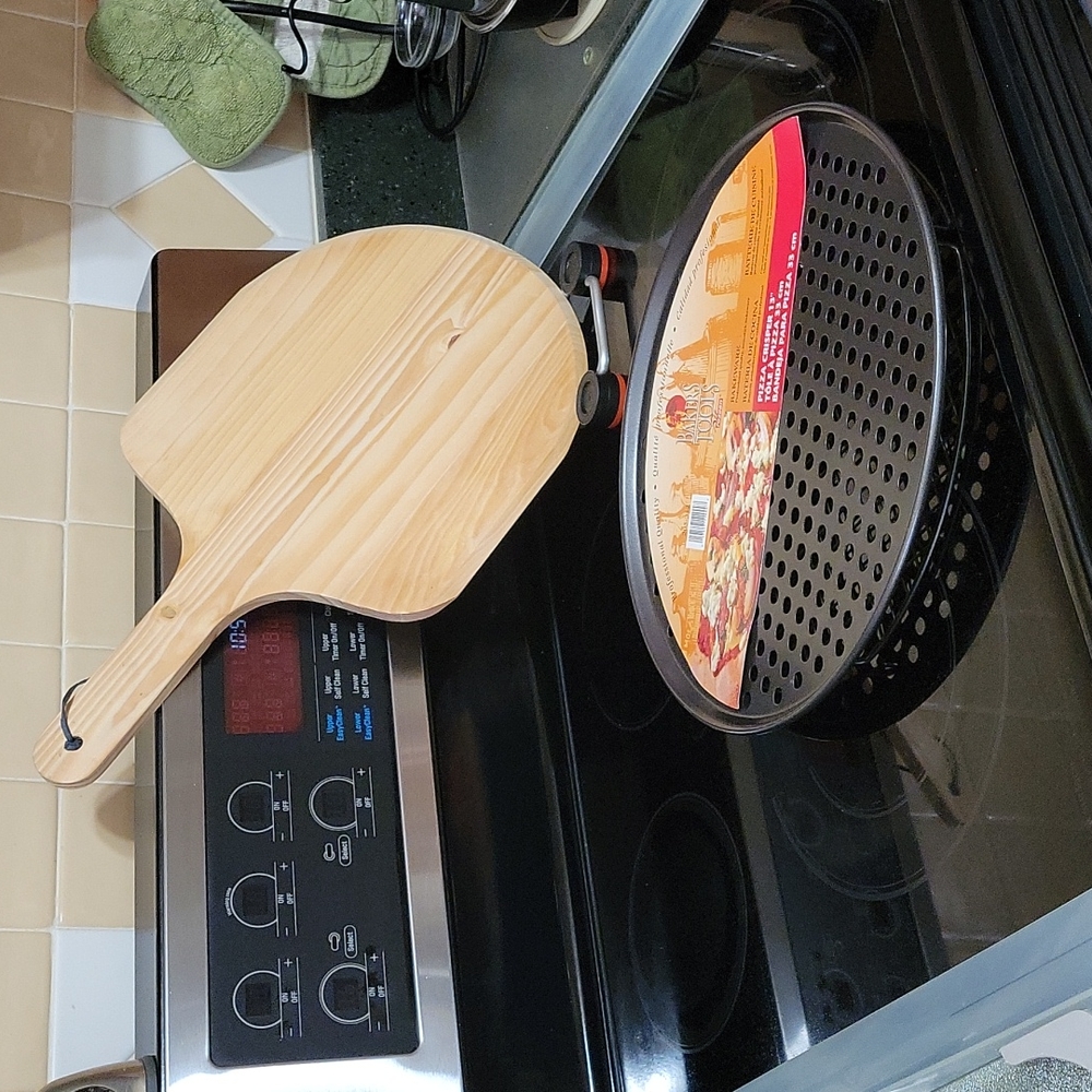 Three Pcs.Pizza Pan, Board & Rack. - Picture 5 of 11